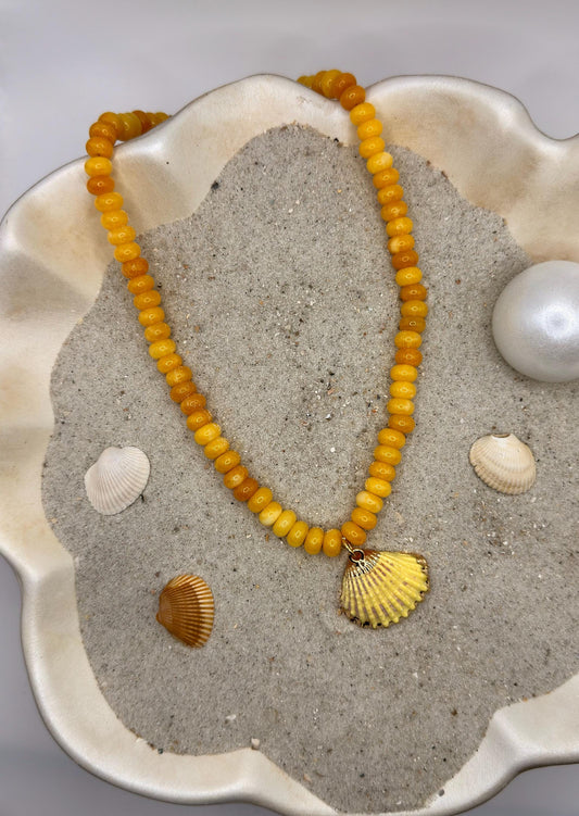 Summer Beach Jewelry, Yellow Gemstone Shell Necklace, Scallop Shell Pendant on Yellow Beads, Gift for Her, Ocean Inspired, Coastal Style